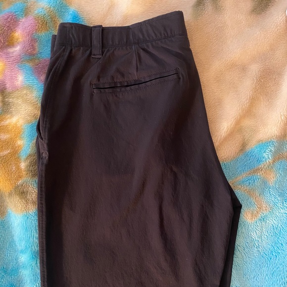 Under Armour Shorts - Picture 3 of 7